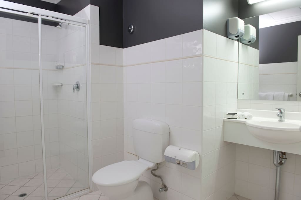 Deluxe Twin Bathroom