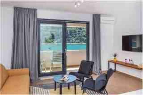 Top Airbnb: UMBLA1 · Balcony Sea View 15 min Old Town, Parking in Prijevor