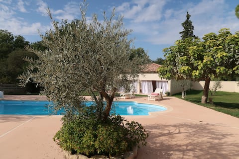 RARE  BASTIDE 20/24 PERS/POOL/PRIVATE PARK