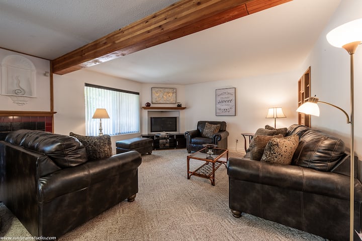 غرفة معيشة على سفح الجبل