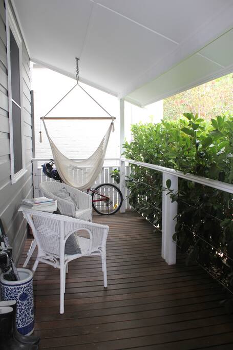 Relaxing front veranda area
