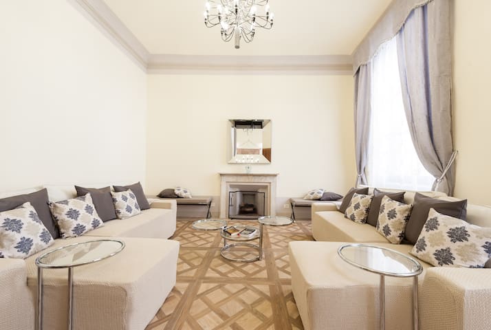 Supercomfort: 3+1 bdrms 4baths Duomo 0,14mi =230 m