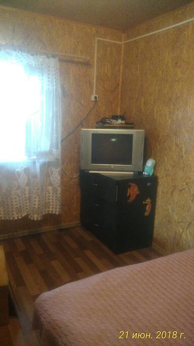 Телевизор , комод