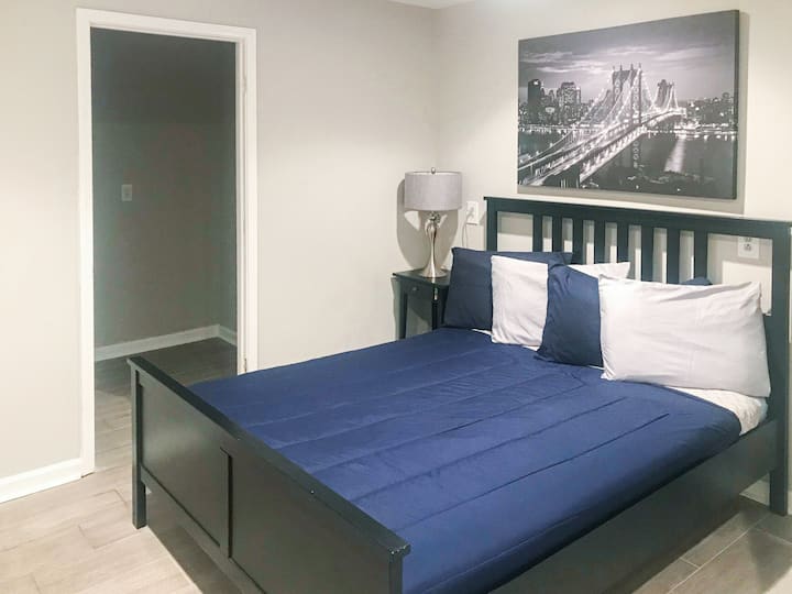 Fünftes Schlafzimmer mit Queensize-Bett