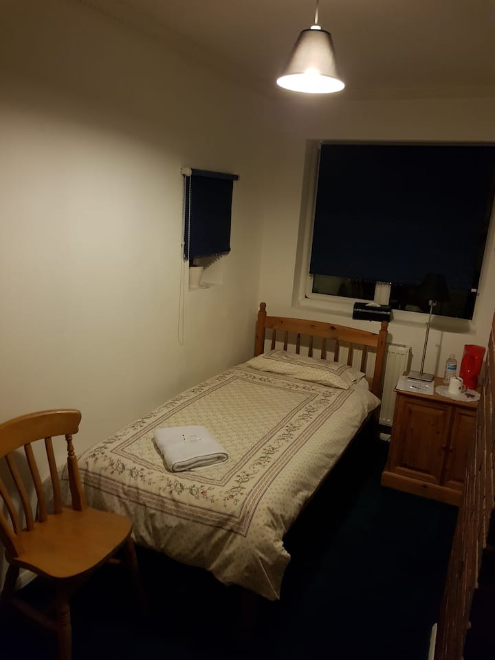 Single Room, Shared Bathroom (Room 5) - London