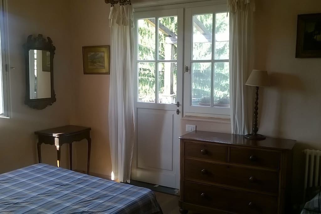 camera da letto con accesso sulla terrazza esterna