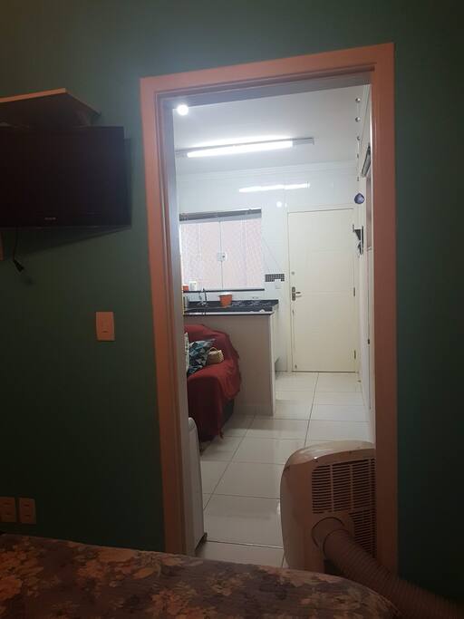 Entrada: Cozinha, sala e quarto. OBS.: TODOS OS ITENS DE DECORAÇÃO SÃO APENAS IDEIAS.