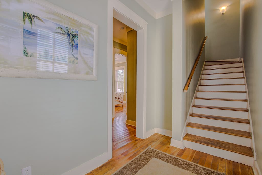 Hardwood,Floor,Flooring,Indoors,Room