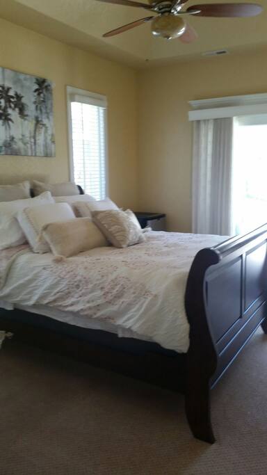Room 2, Queen bed