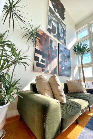 Fabulous architecture, location and design. gallery image 4