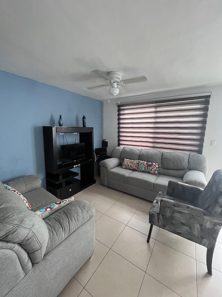 Casa Segura En Apodaca Con Clima, Tv Y Asador - Monterrey Airport (MTY)