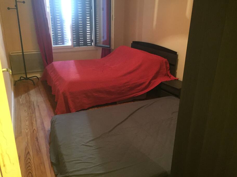 Chambre : lit double + matelas double