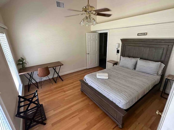 Sprawl Out & Snooze: ovaj spokojni kraljevski apartman vaše je utočište za dubok san i jutarnju sunčevu svjetlost