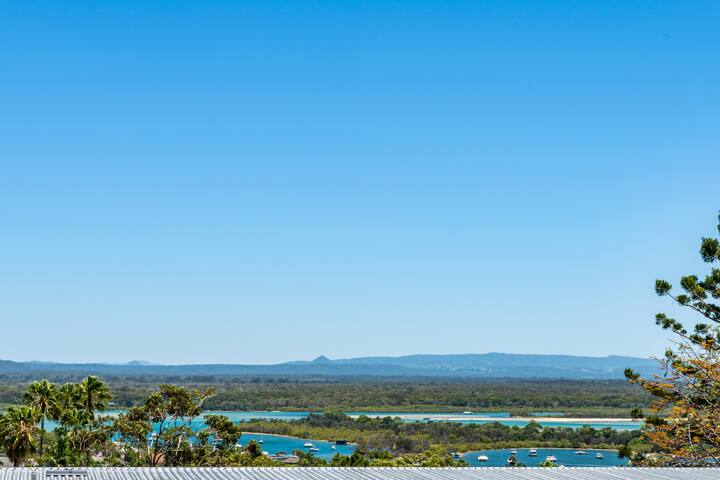 Stunning Townhouse with Amazing Ocean Views gallery image 5