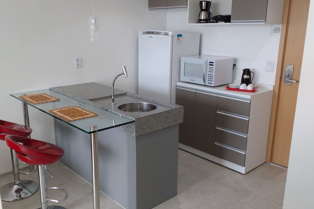 Cozinha, pia e bar