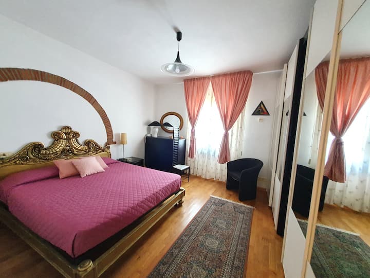 Dhomë gjumi dopio "queen"