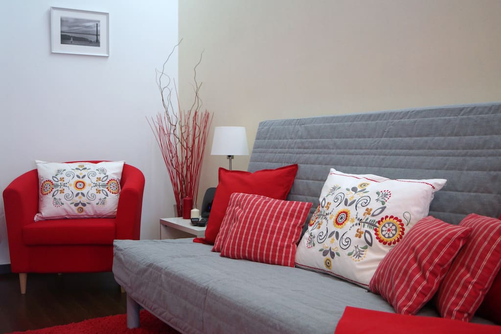 Sofa and leisure area (big television with cable channels and WIFI)