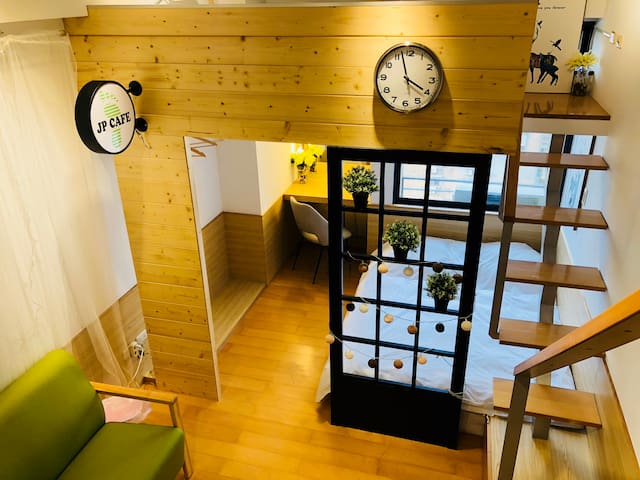 西門町商圈，咖啡旅人時光宅~2018全新裝潢屋況佳，通風採光好電梯大樓，美好台北之旅從此啟程!