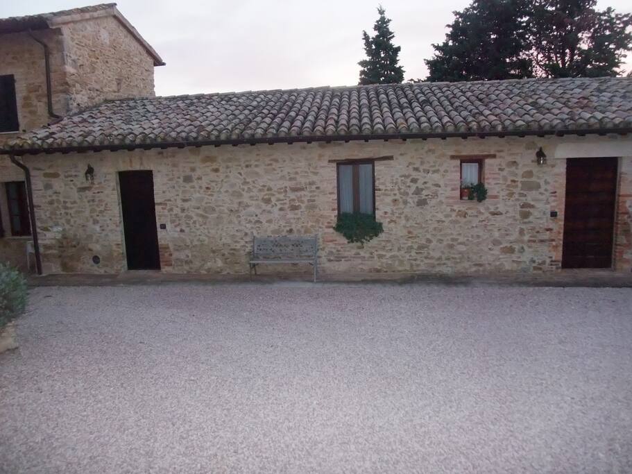 ESTERNO DELLE DUE CASE
