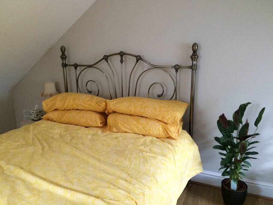 Bedroom 1 - king