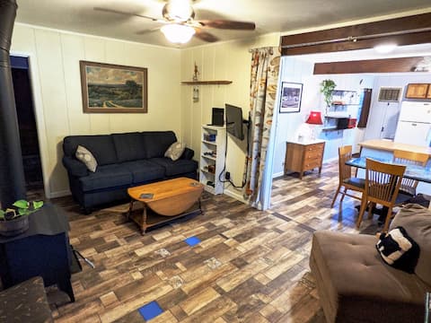 Popular Airbnb listing: Sleeping Wolf Guest House in Ahwahnee