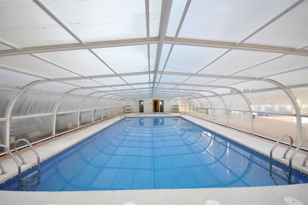 heated pool (piscine chaufée), jacuzzi
