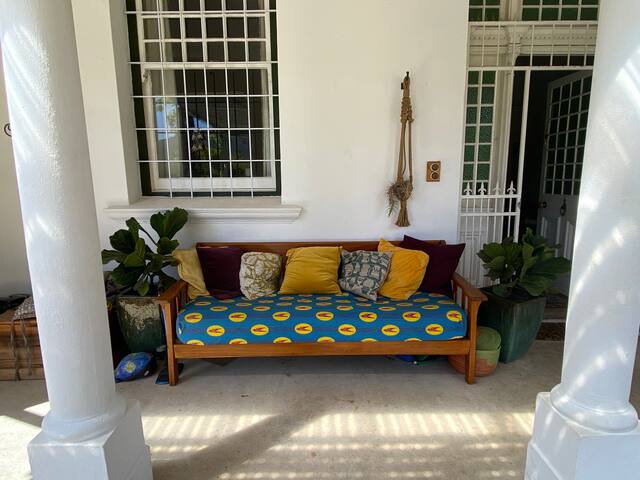 Rosebank home with rolling lawns and mountain view gallery image 4