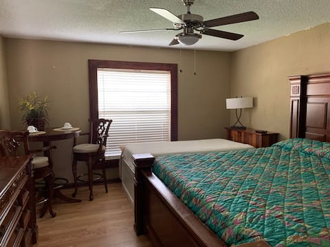 Close to Universal Studios Private Bedroom