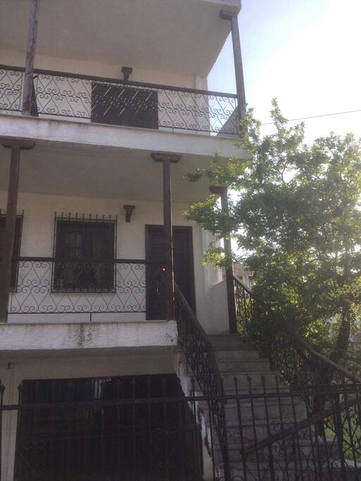 Διώροφη μεζονέτα με υπόγεια πάρκινγκ και μπαλκόνι !!!