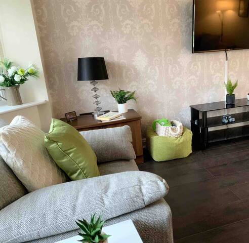 Spacious and amazing 4 bedroom detached house gallery image 5