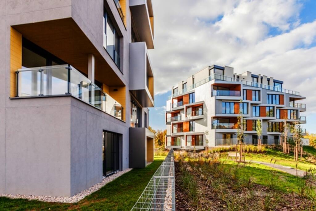 apt. building
