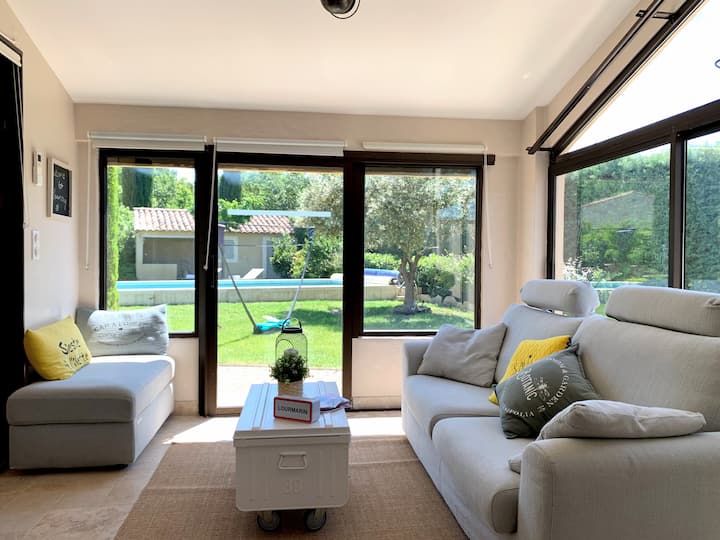 غرفة المعيشة