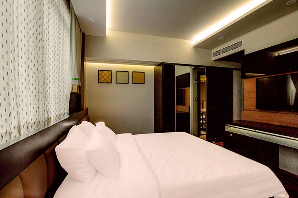 LUXURY ROOM