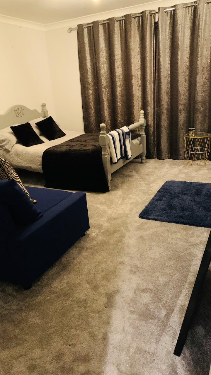 Cama doble y sofá cama doble, sala de estar/dormitorio