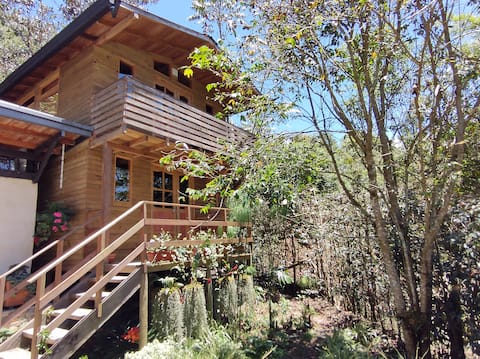 Top Airbnb: Huckleberry's Cabin in El Retiro