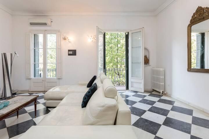 1229 – AWESOME CITY CENTER APARTMENT WITH TERRACE gallery image 4