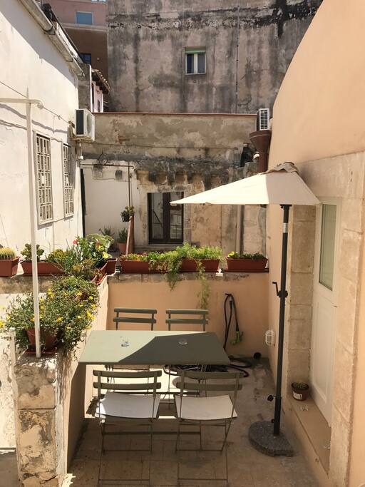 Terrazzino attrezzato a disposizione esclusiva dei nostri Ospiti