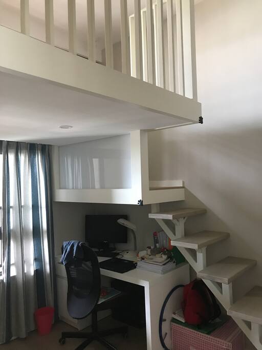 Upstair is your bed, 1.8mx1.7m
从楼梯上去就是你的床1.8mx1.7m