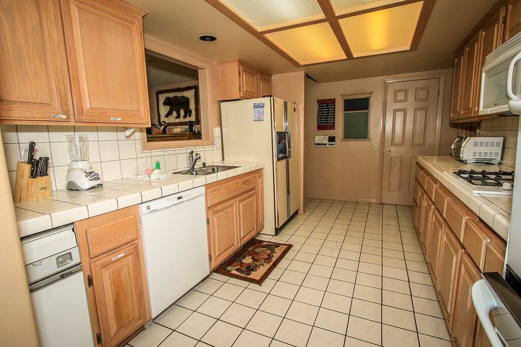 Indoors,Kitchen,Room,Fridge,Refrigerator