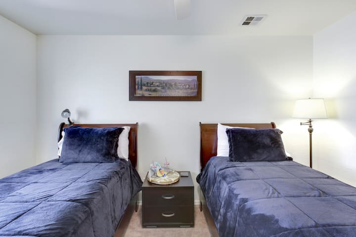 Spavaća soba br. 3 s dva odvojena XL kreveta. Kreveti se mogu postaviti zajedno i pretvoriti u bračni krevet. 