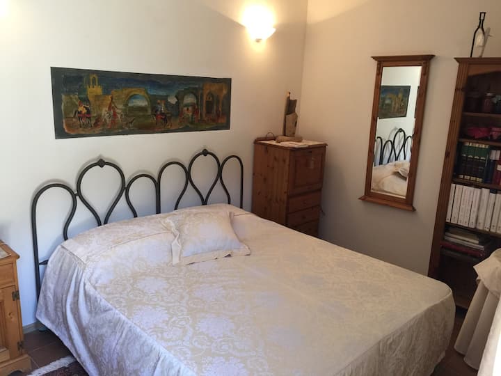 Double bedroom with an suite bathroom located in the annex building situated 20 meters away from the villa with pool. 