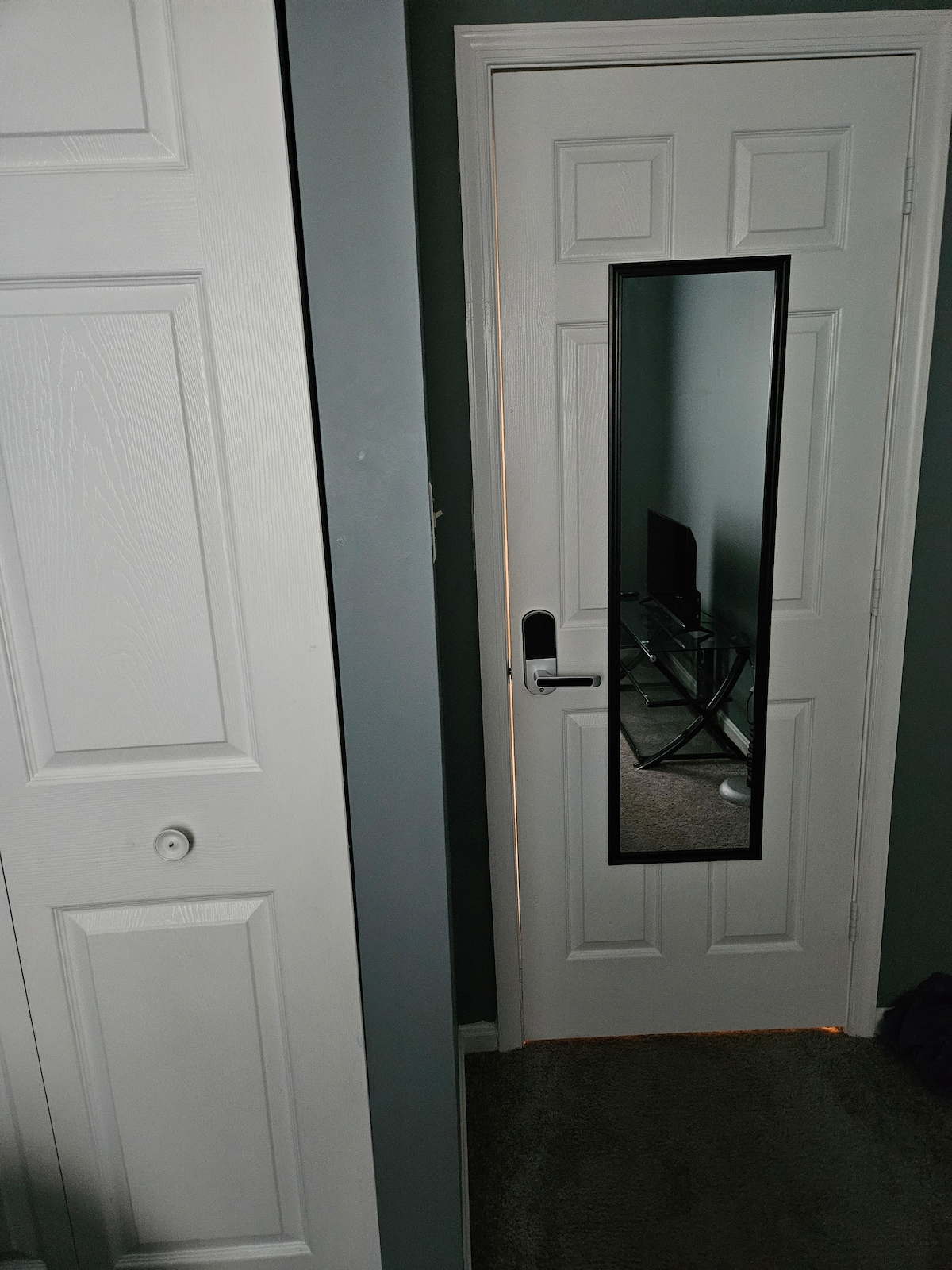 กระจกยาวเต็มรูปแบบเพื่อให้คุณเห็นภาพตัวเองได้ดีที่สุด