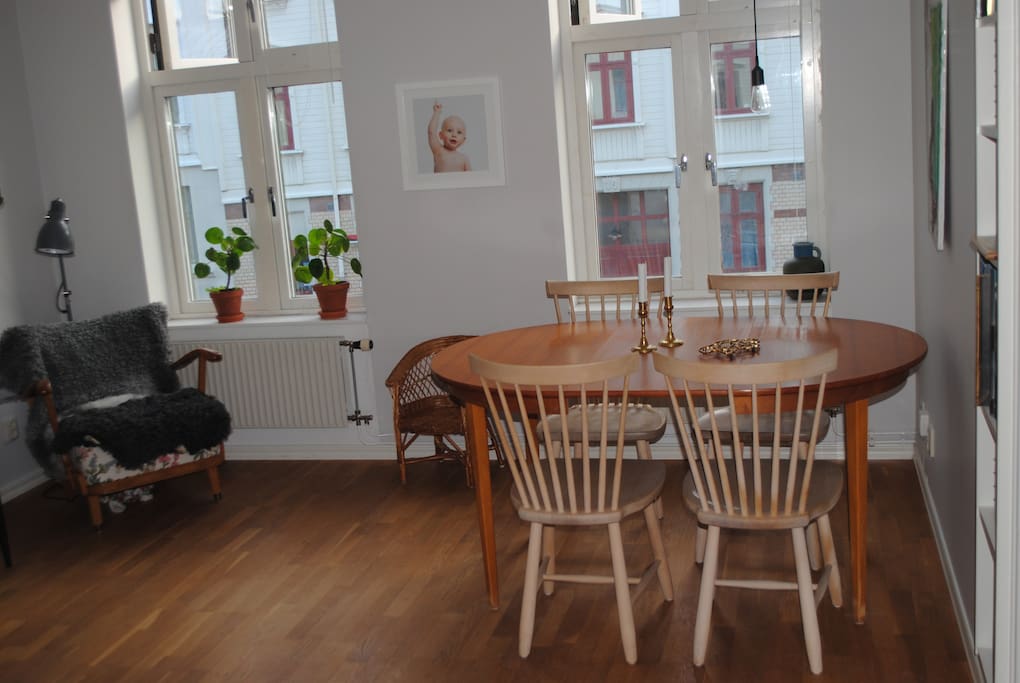 Matplats i vardagsrummet