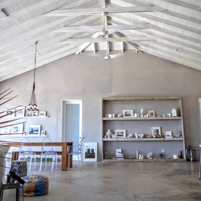 Soaring 18 foot ceilings