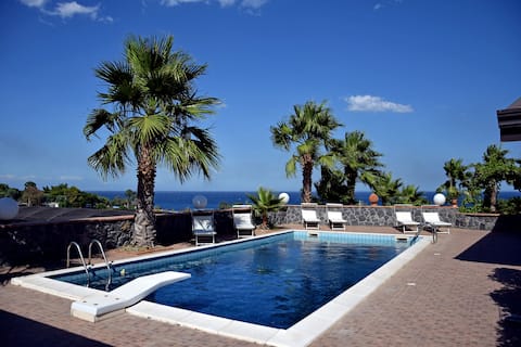 Beatiful apartment by the sea