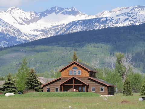 Teton Timber House with Hot Tub