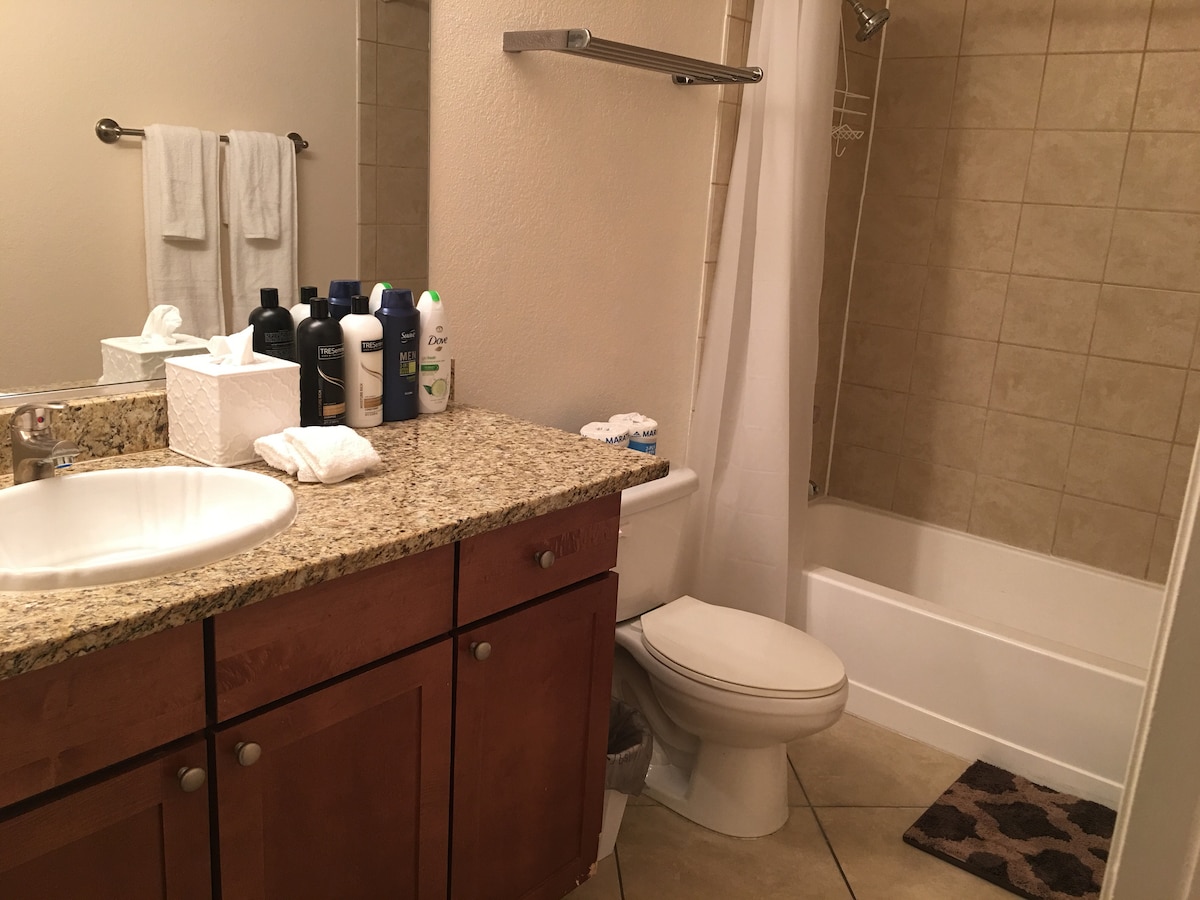 Beautiful 2BR/2BA, Gym & Pool, Room w/ Strip view