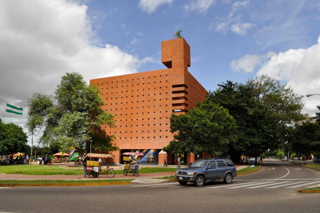 Av. Teniente Mamerto Cuellar