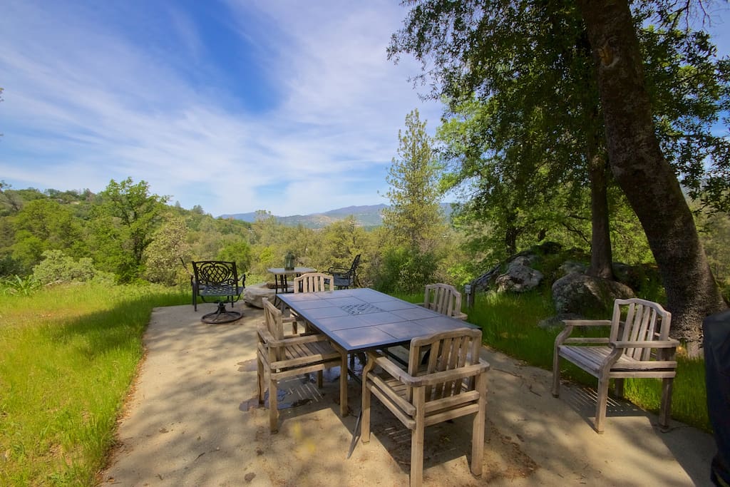 Room for outdoor dining & BBQ