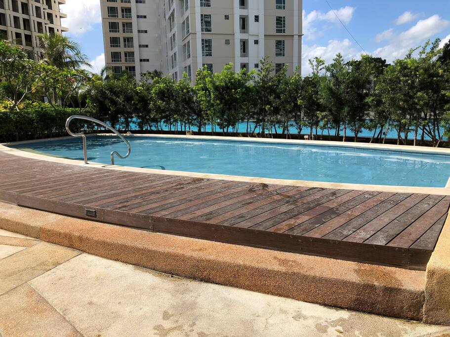The kiddie pool, maximum 2 users from the unit can use the pools.